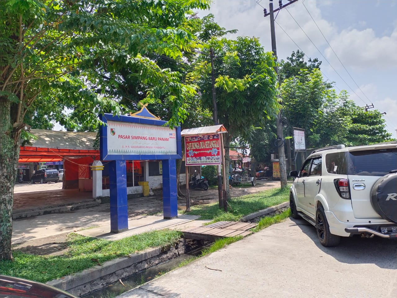 Pasar Simpang Baru Panam (Riaukontras.com)