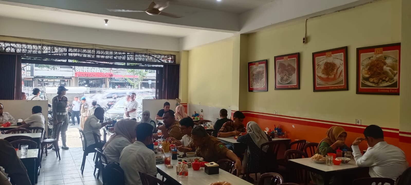 Satpol PP razia ASN Pemko Pekanbaru di kedai kopi (Pekanbaru.go.id)